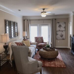a living room at Summerwind Apartments
